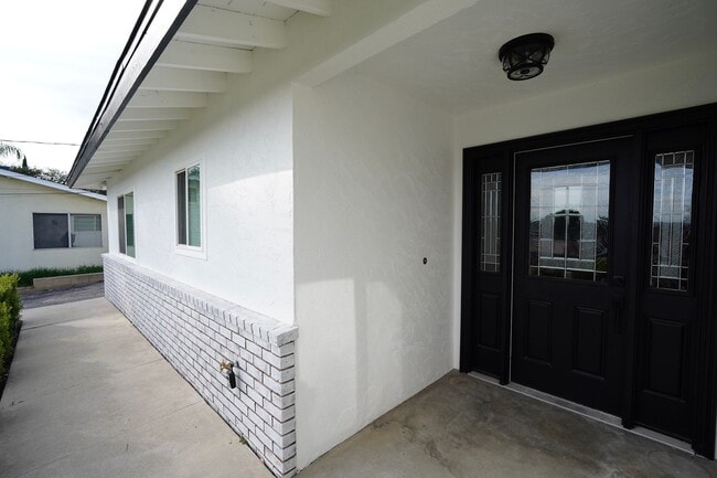 Foto del edificio - Beautiful Yucaipa Home with Private Garage