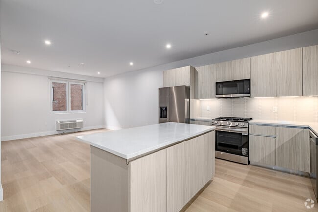 3 habitaciones, 2.5 baños con estudio - 1,325 pies cuadrados - Cocina/sala de estar - 232 Gregory Ave