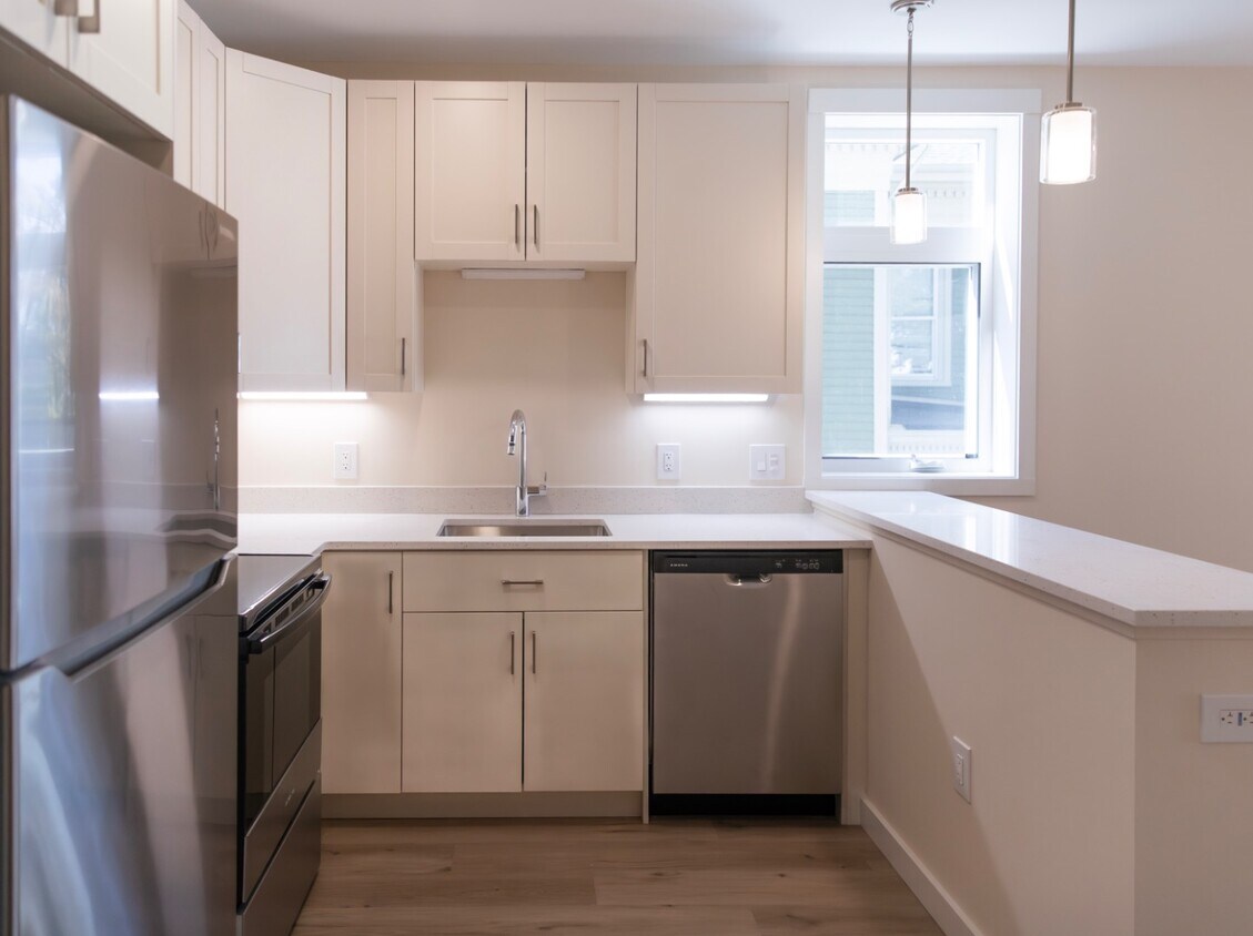 Primary Photo - 102-108 Westford St - 108-1