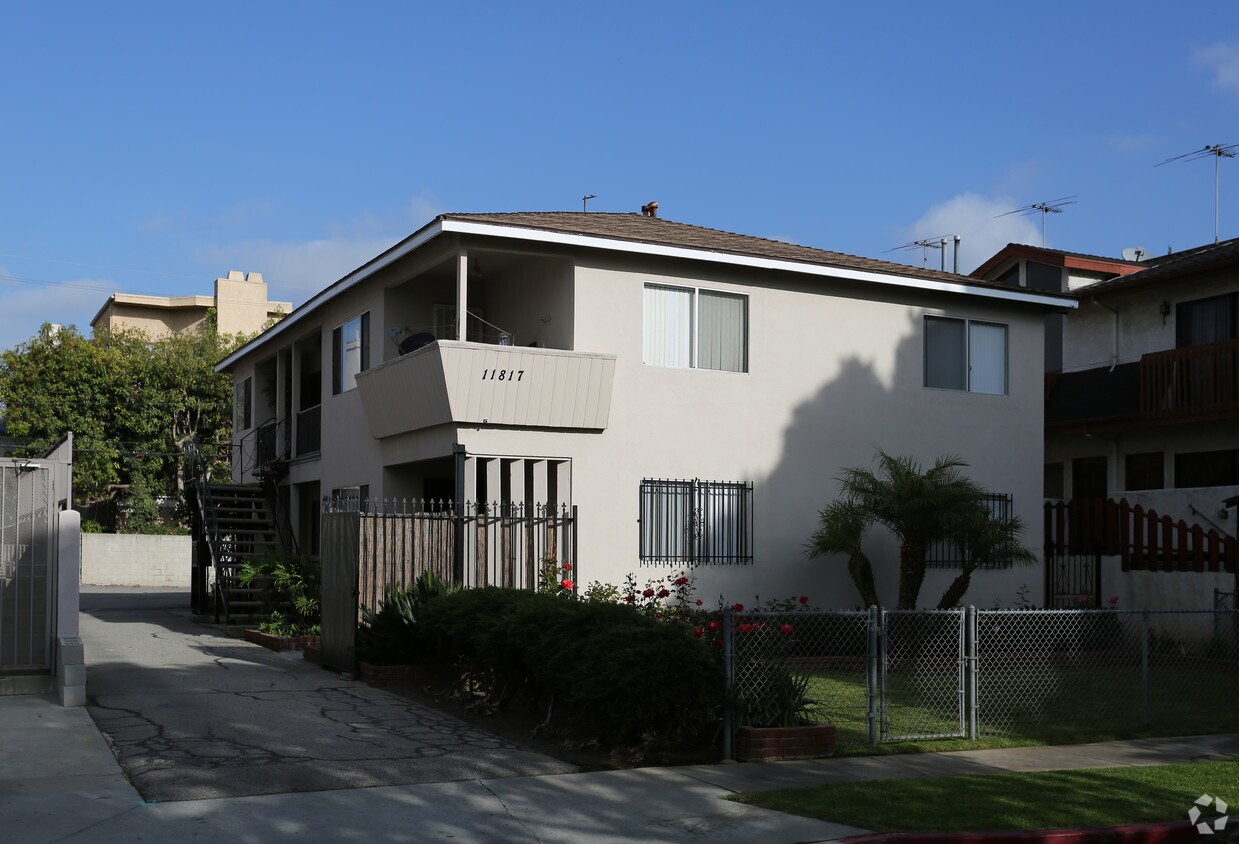 Primary Photo - 11817 Avon Way