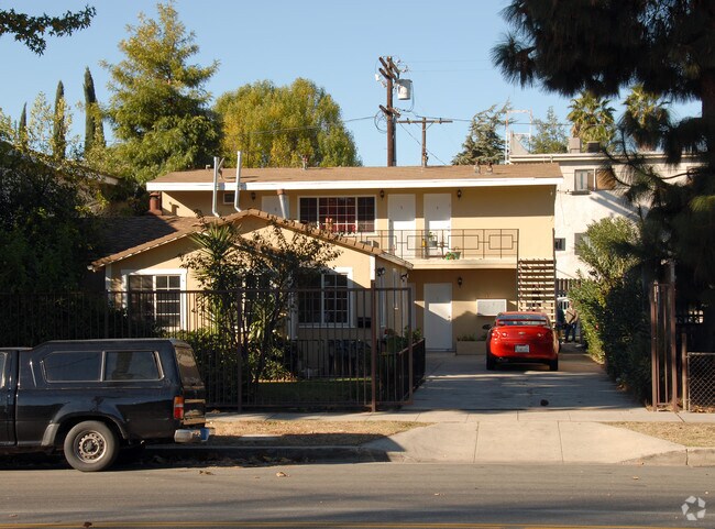 Building Photo - 5915 Hazeltine Ave