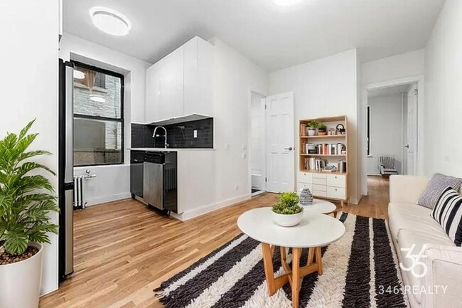 Fourth Avenue - Fourth Avenue Apartment