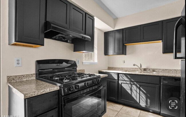 Foto del edificio - 5764 Sweetwater Dr