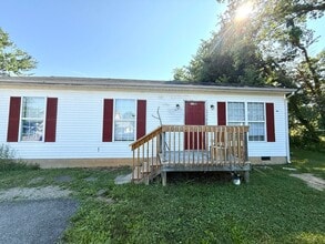 Building Photo - 710-710A Roanoke St E