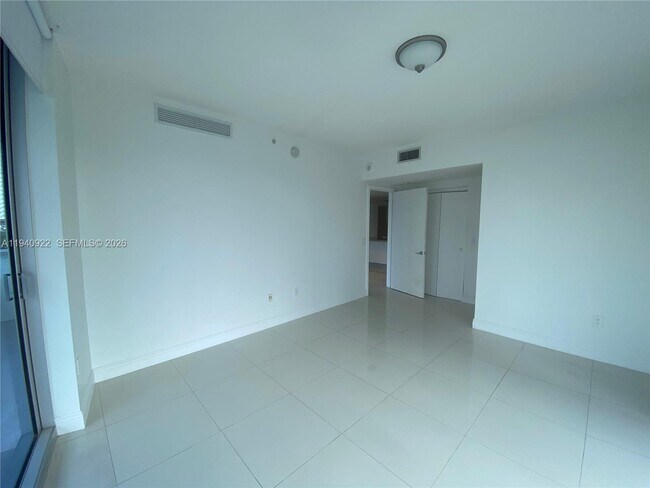 Foto del edificio - 185 SW 7th St