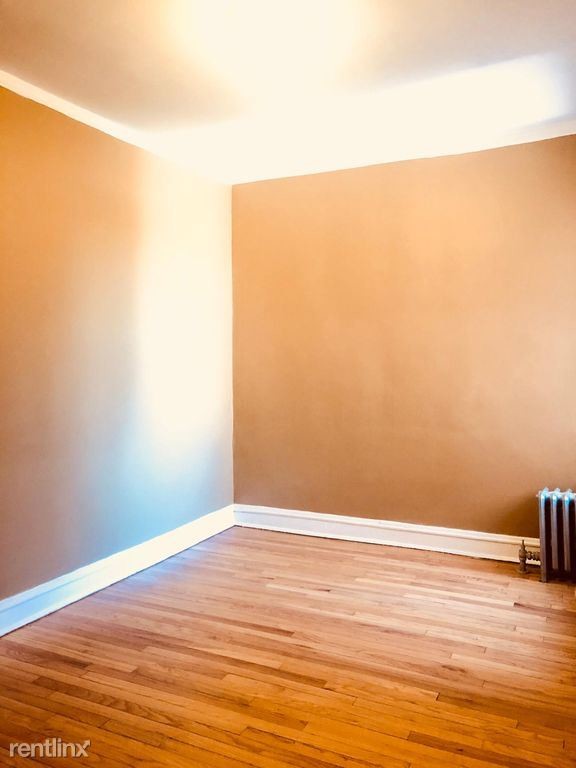 Building Photo - 1 br, 1 bath Apartment - 824 E 82nd St 2
