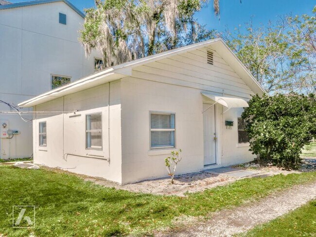 Building Photo - 1423 Miller Ave