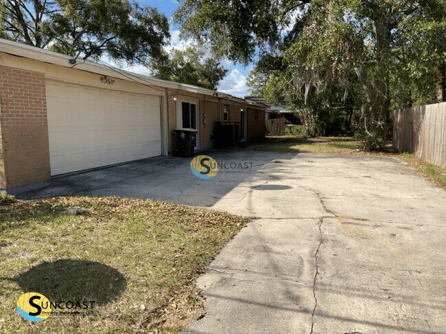 Foto del edificio - 4805 Locksley Ave