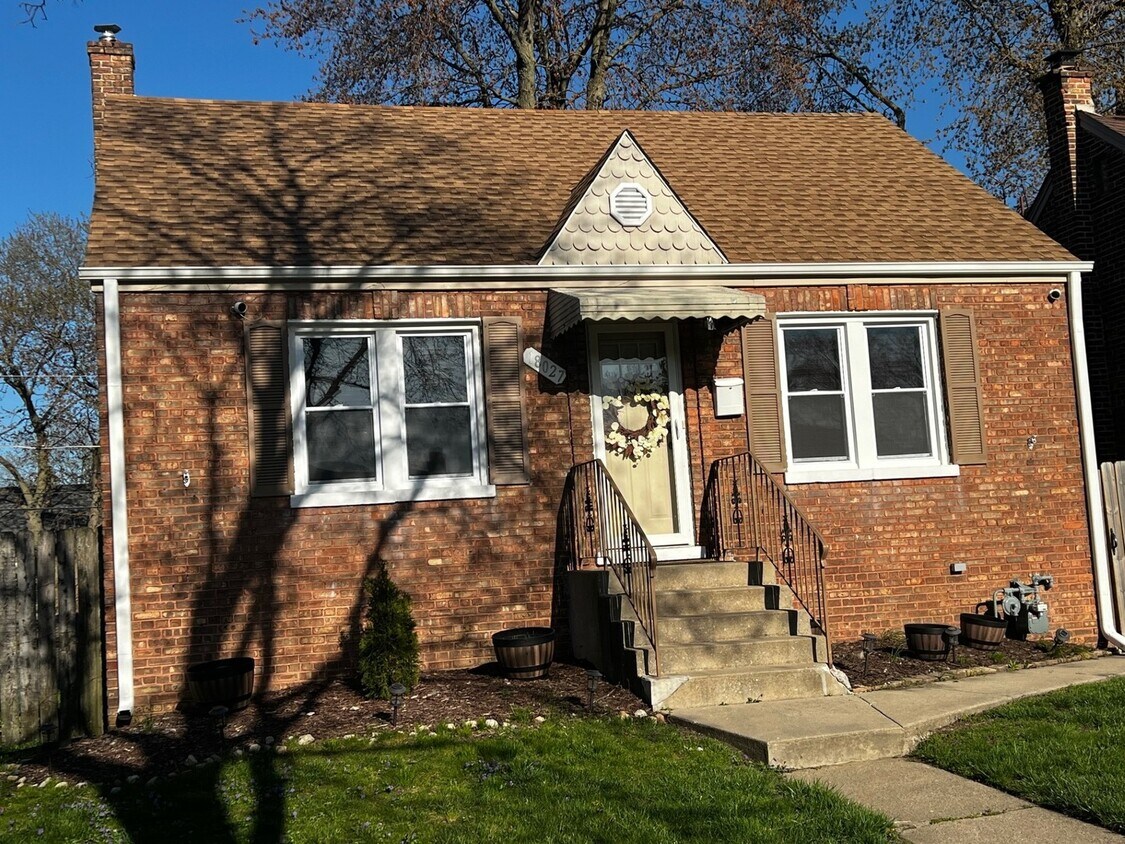 18027 Oakwood Ave, Lansing, IL 60438 House Rental in Lansing, IL