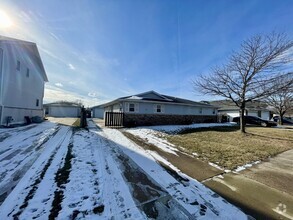 Building Photo - 2467 Red Oak Trail