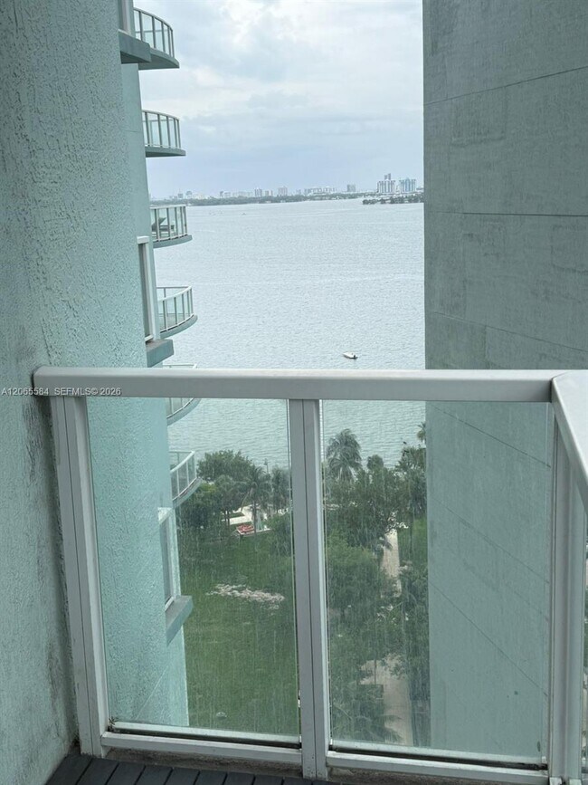 Foto del edificio - 1900 N Bayshore Dr