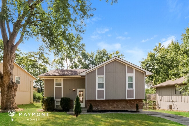 Building Photo - 316 NE Lakeview Dr