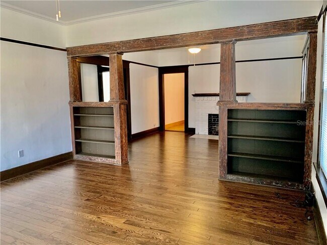 Building Photo - 116 E Woodlawn Ave