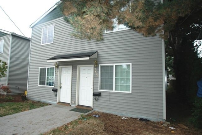St. John's Townhome - 5 Bedroom, 2 bath Duplex Unit - St. John's Townhome - 5 Bedroom, 2 bath Duplex Unit
