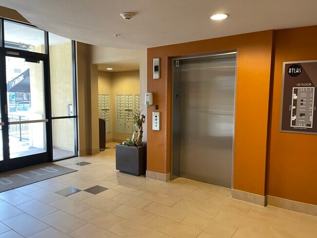 Building Photo - 3650 5th Ave