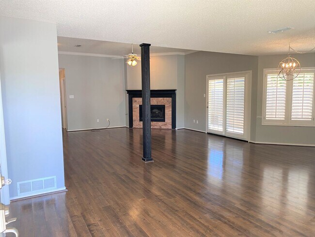 Building Photo - **BEAUTIFUL WHISPERWOOD COMMUNITY HOME**