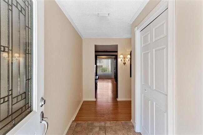 Building Photo - 24 Middleton Ct