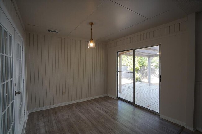 Building Photo - 1000 Edgerly Ln