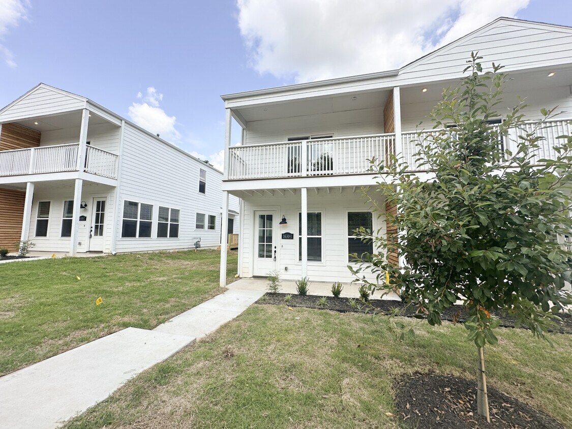 Foto principal - 1246 W James St