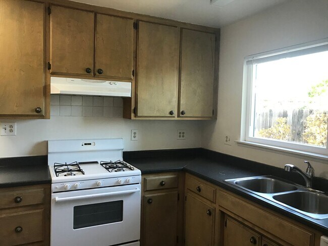 Foto del edificio - Spacious Two Story Home In the Sinsheimer ...