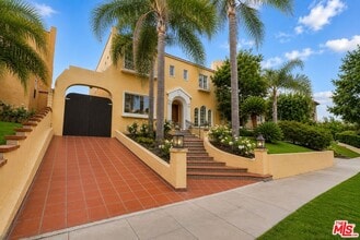 Building Photo - 439 S Beverwil Dr