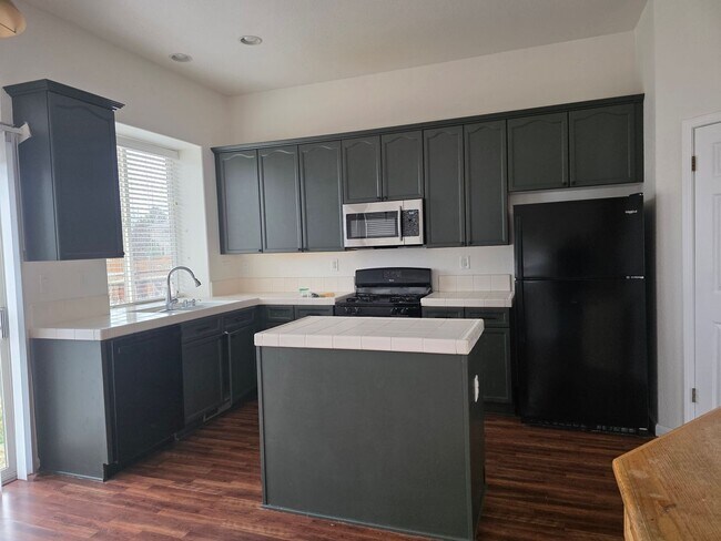 Foto del edificio - Rare 4 bedroom just moments from RED HAWK