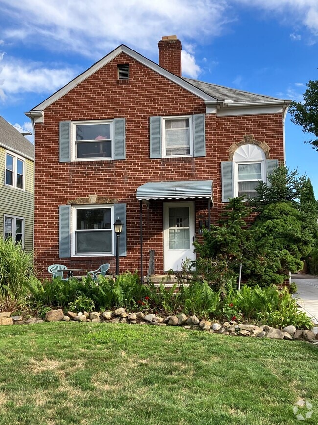 Building Photo - 17003 Hilliard Rd