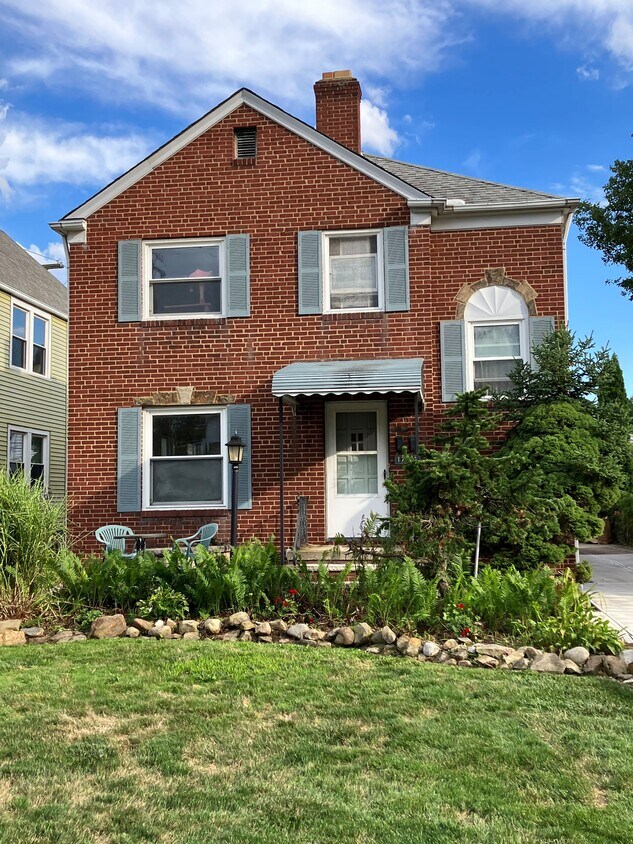 Primary Photo - 17003 Hilliard Rd