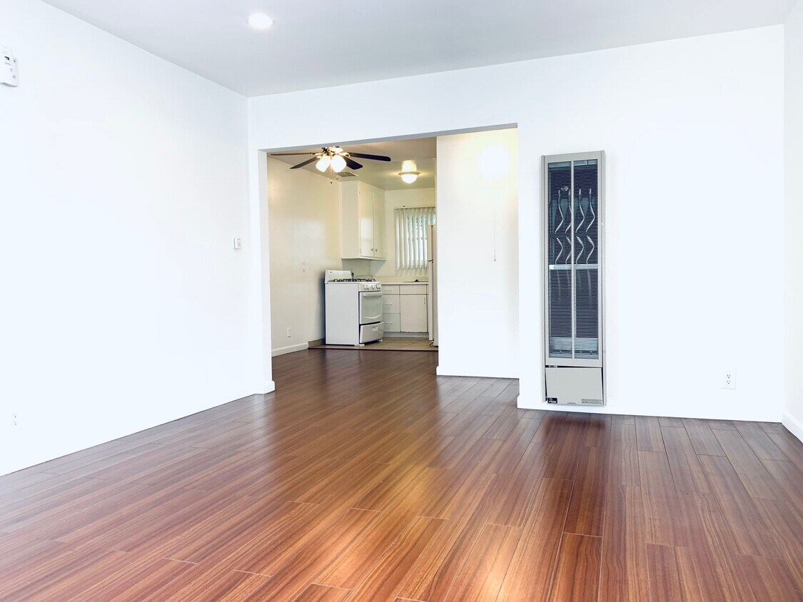 Foto principal - 14825 Magnolia Blvd