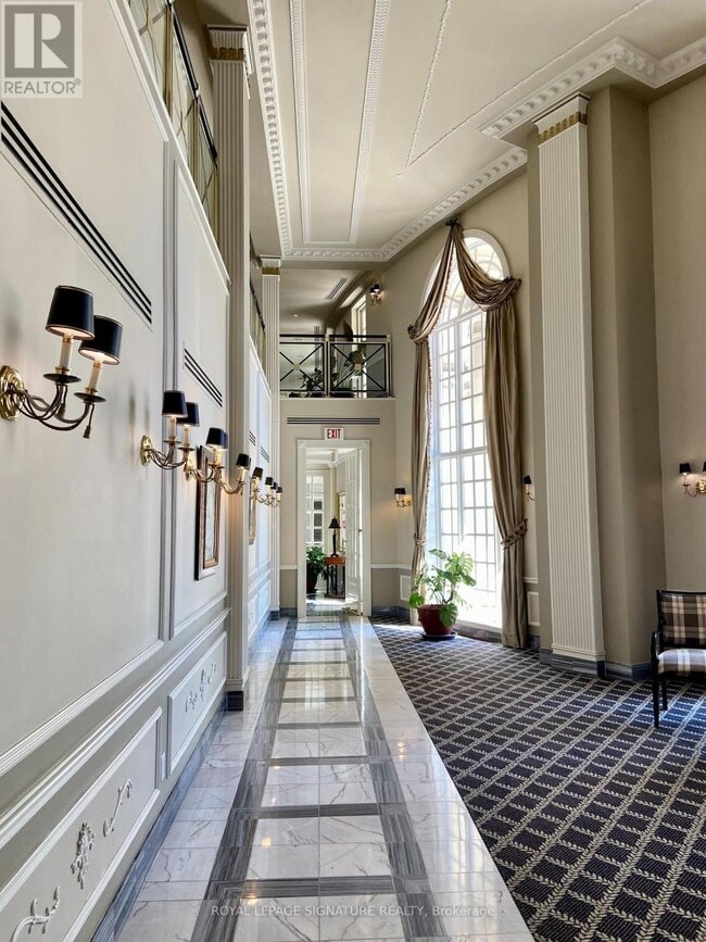 Building Photo - 2285 Lake Shore Blvd W