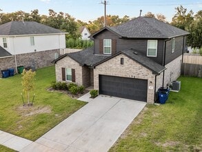 Building Photo - 406 Magnolia Ln