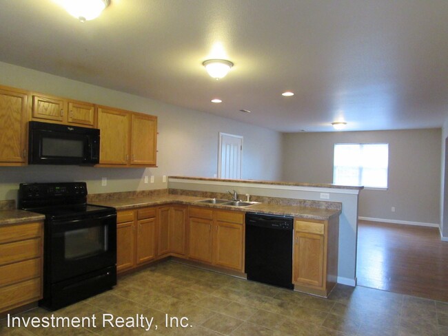 Building Photo - 102 Fleetwood Dr