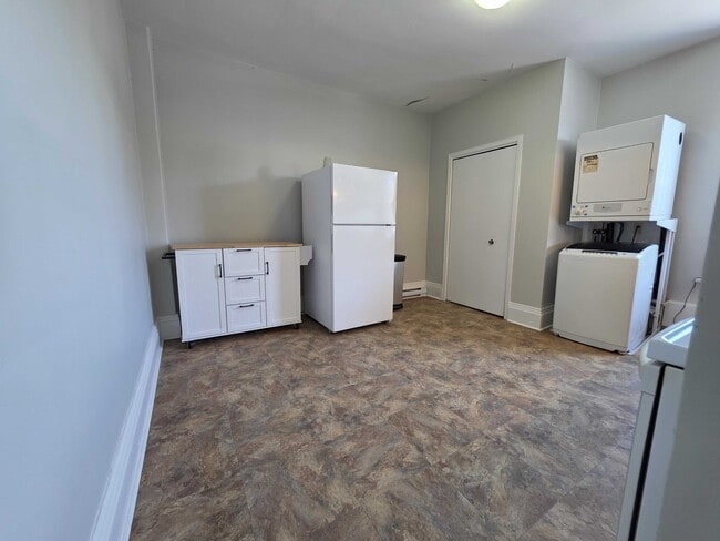 Building Photo - 11 Montreal St