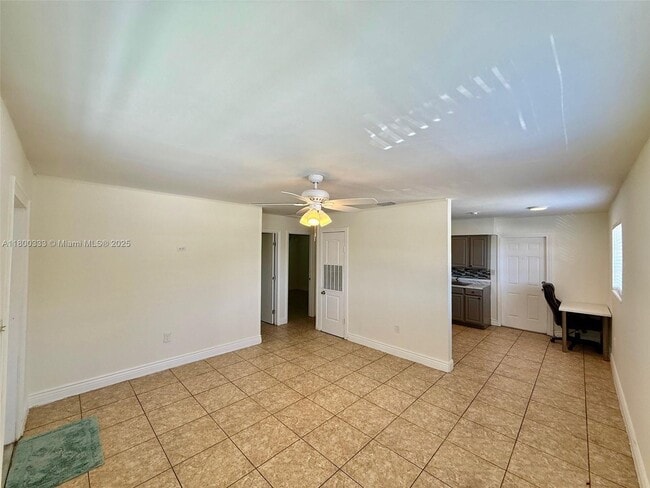 Building Photo - 2633 NW 9th Ave