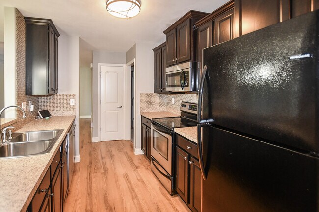 Building Photo - 729 Willow Shoals Dr SW