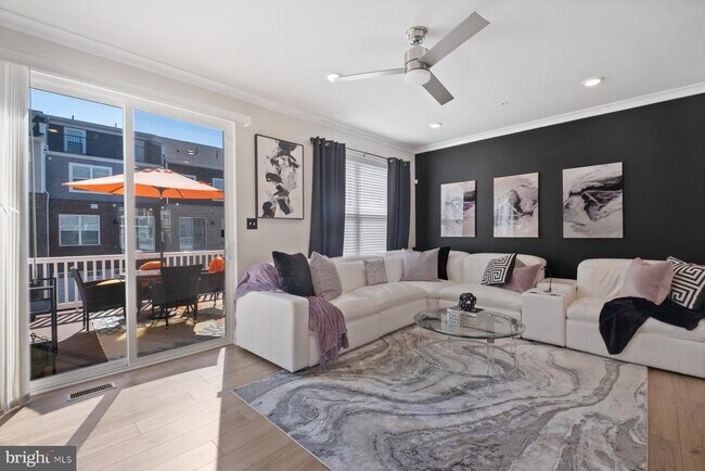 Foto del edificio - 6960 Farragut Dr