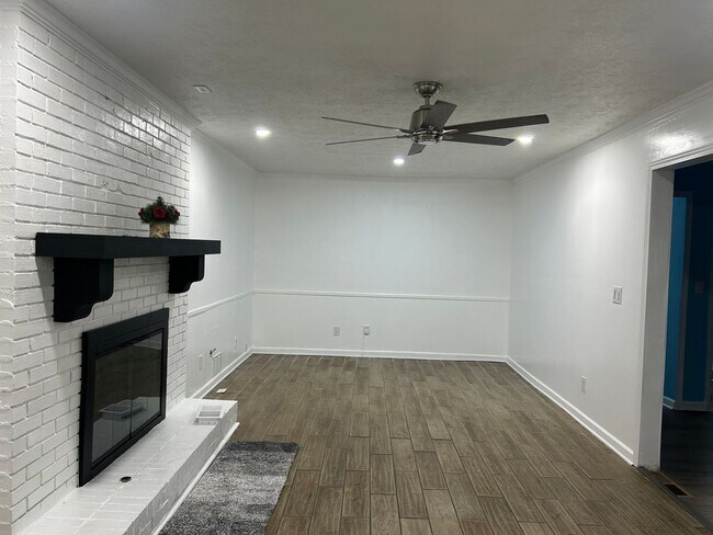 Building Photo - 2664 Abington Dr SW