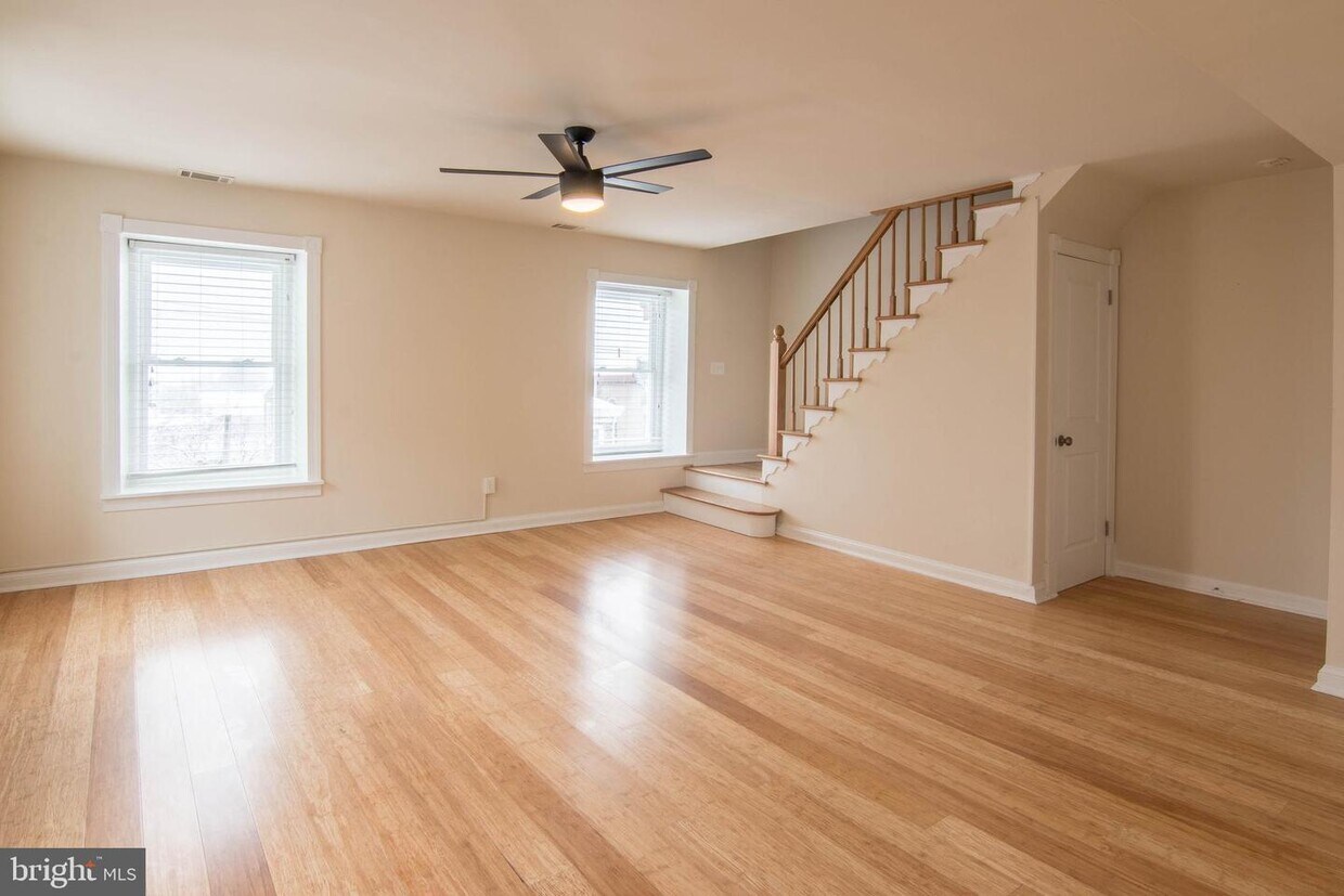 Primary Photo - 200 Green Ln