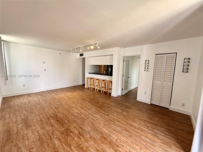 Building Photo - 800 N Miami Ave