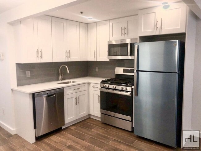 Foto del edificio - Bedford-Stuyvesant / 2-Bed 1-Bath / Private Outdoor Space