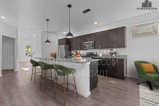 Building Photo - Kent Home