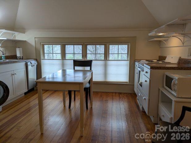 Foto del edificio - 220 Melrose Cir