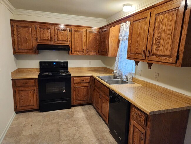 Building Photo - Chesterfield/Midlothian Area-Brandermill S...