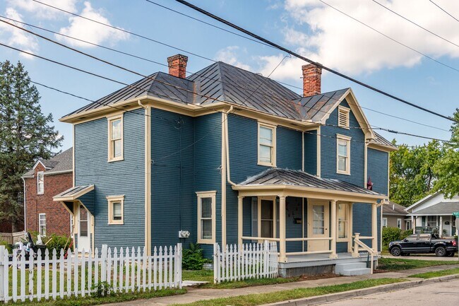 Building Photo - 832 Maple Ave