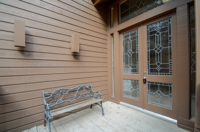 Building Photo - 130 Sugar Berry Cir