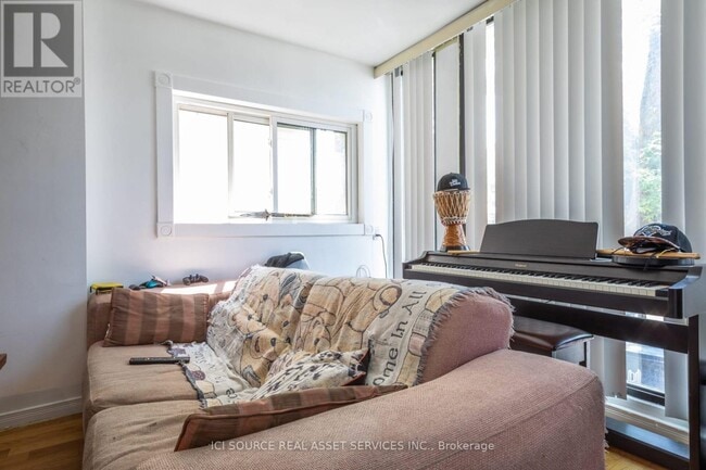 Building Photo - 693 Euclid Ave