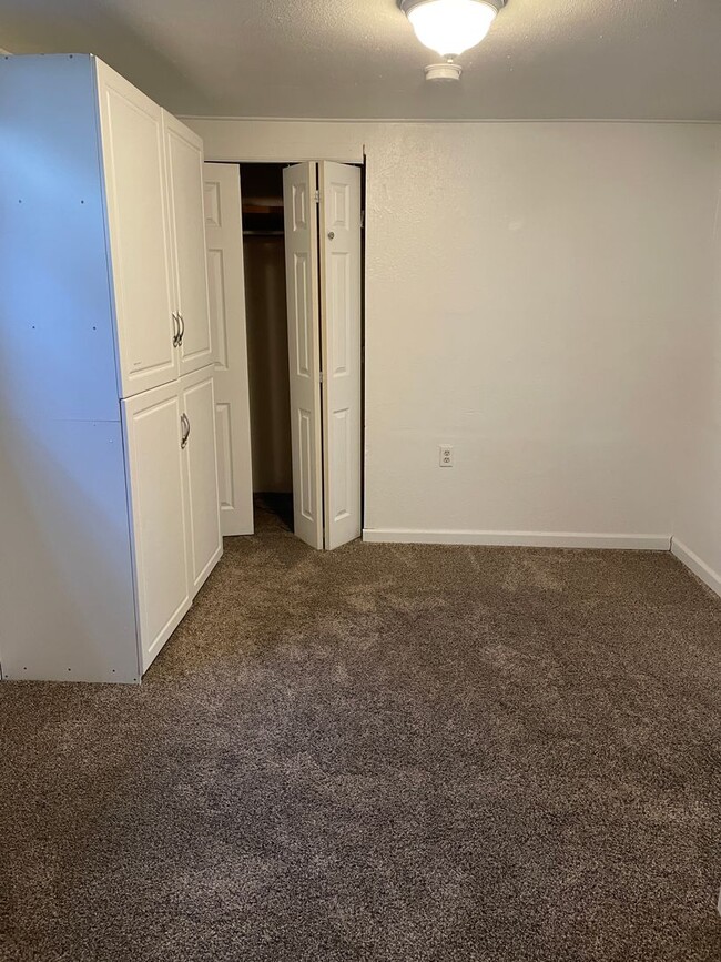 Building Photo - Basement Apartment for Rent!!! PENDING APP...