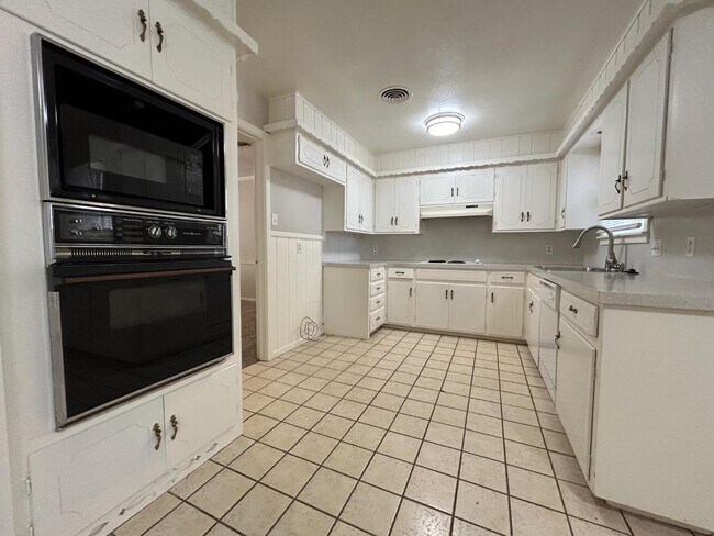 Building Photo - 4605 23rd St