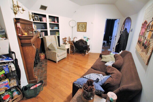 Foto del edificio - 3 bedroom 2 bath apartment in south broad street