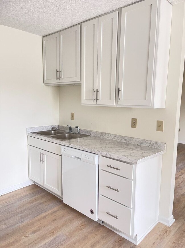 Foto del edificio - Newly updated 2 bedroom 1 bathroom condo.